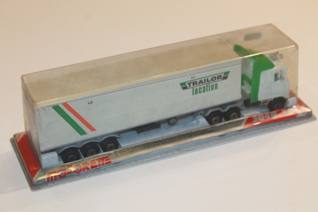 CAMION SEMI "TRAILOR LOCATION" MAJORETTE 1/66°