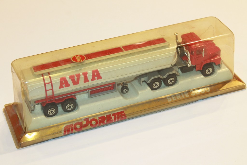SCANIA CAMION CITERNE AVIA MAJORETTE 1/66°