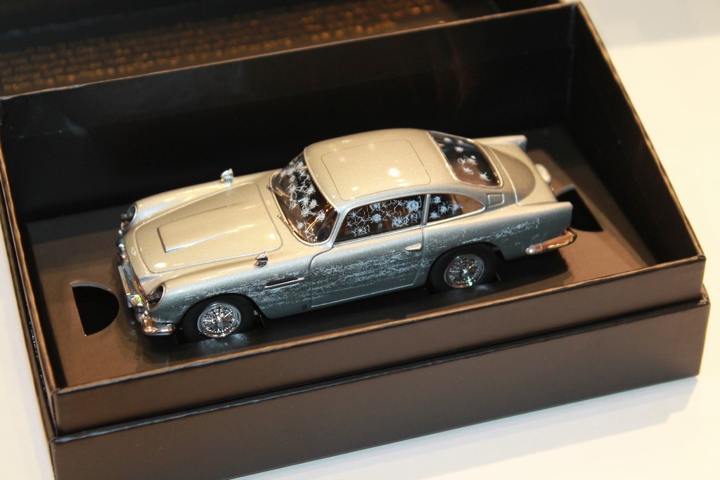 ASTON MARTIN DB5 JAMES BOND CORGI 1/36°