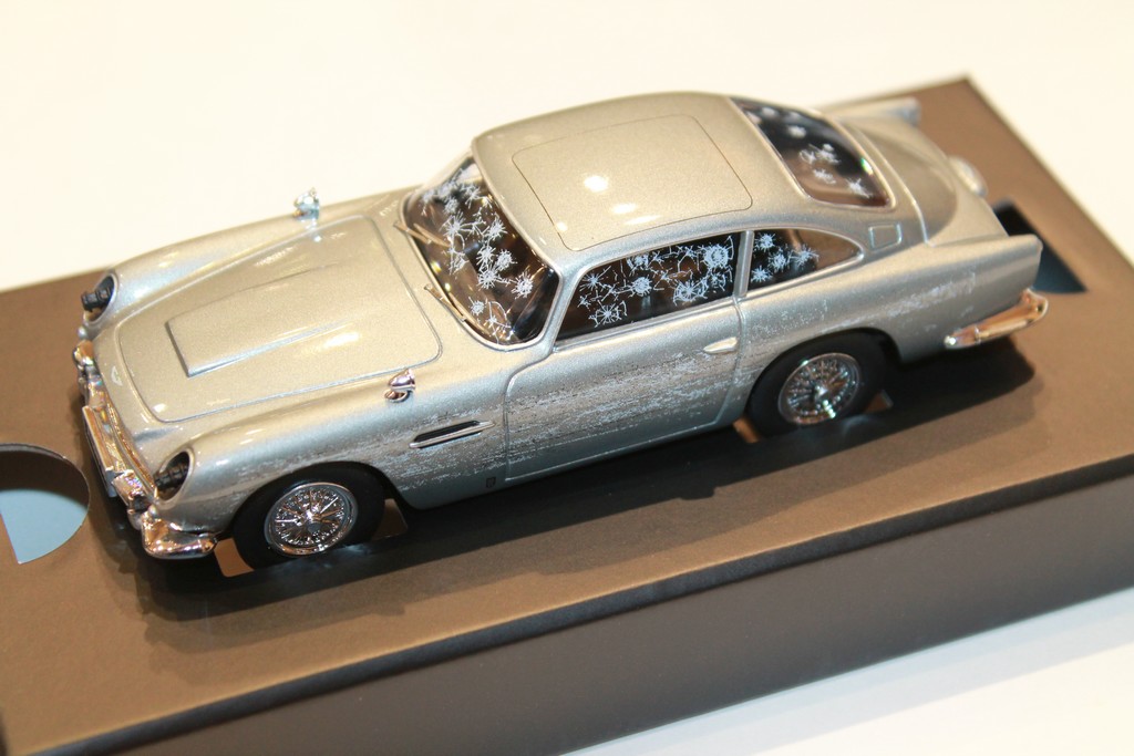 ASTON MARTIN DB5 JAMES BOND CORGI 1/36°