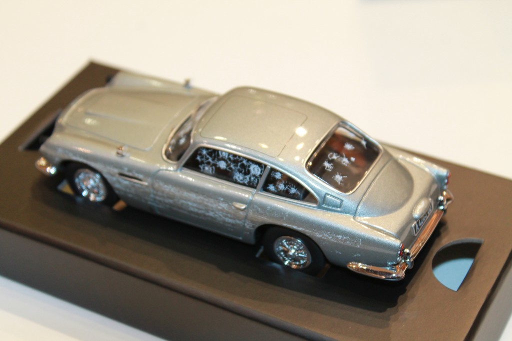 ASTON MARTIN DB5 JAMES BOND CORGI 1/36°