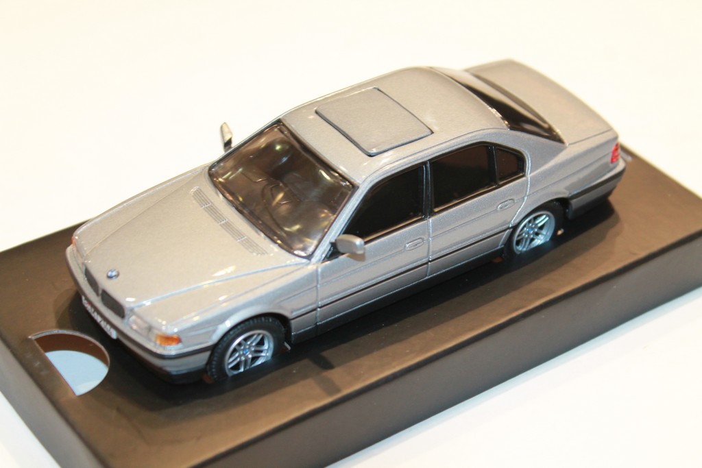 BMW 750iL JAMES BOND CORGI 1/36°