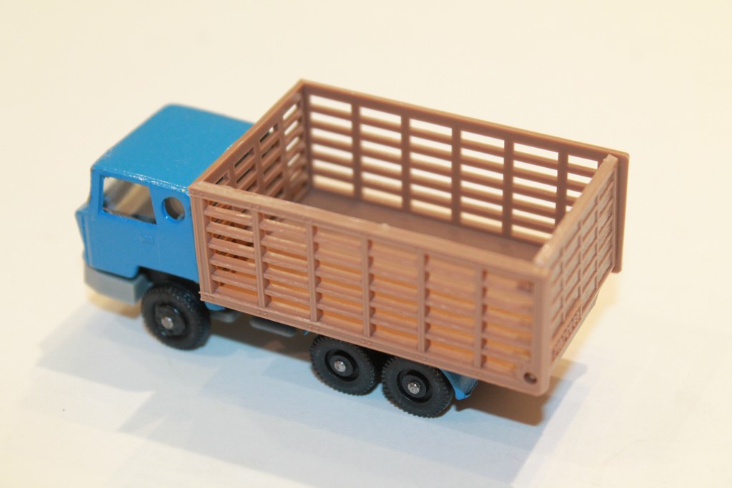 BERNARD CAMION FOURRAGERE MAJORETTE 1/66°