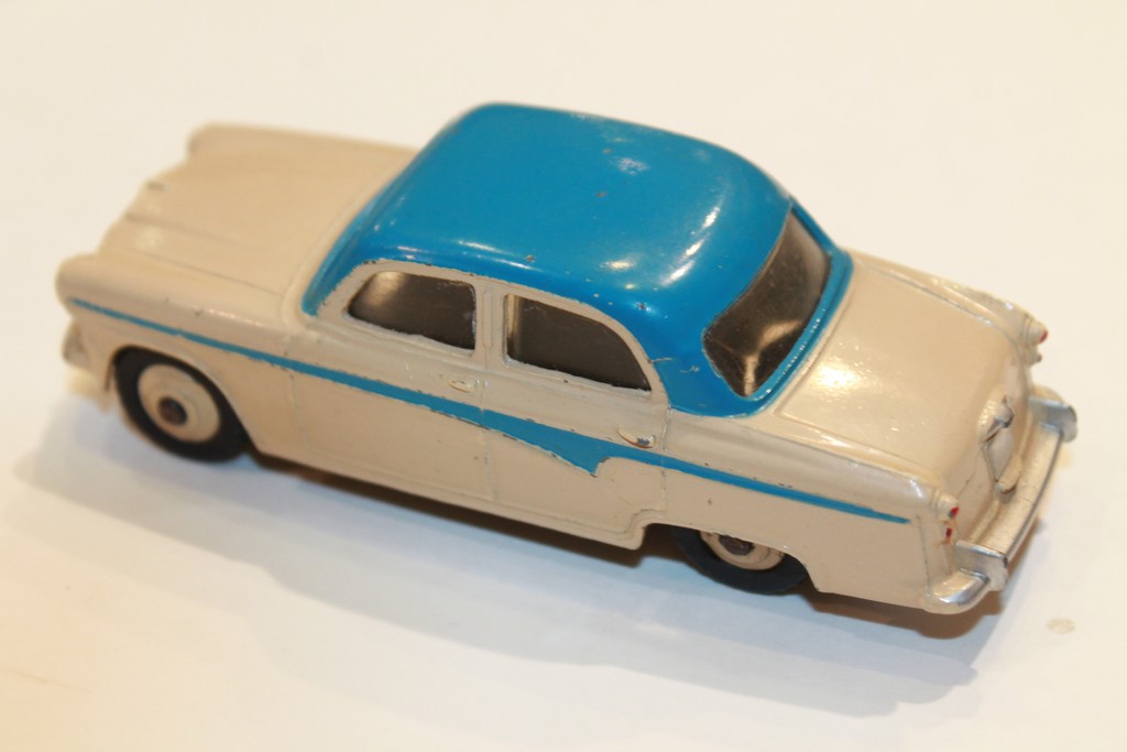 AUSTIN A105 BEIGE DINKY TOYS 1/43°