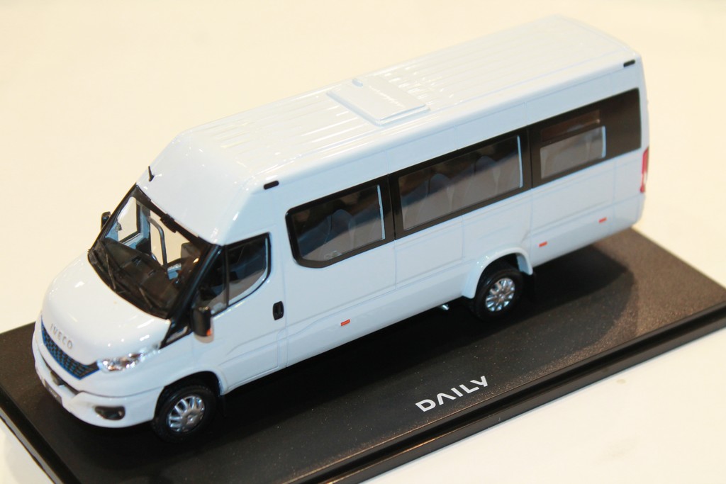 IVECO DAILY MINIBUS BLANC ELIGOR 1/43°