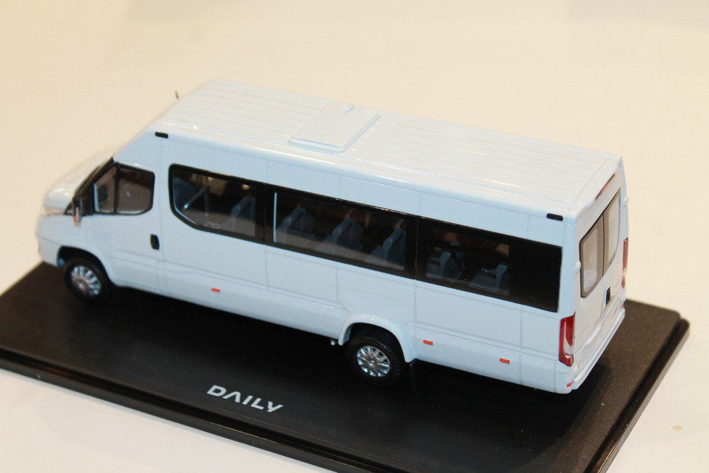 IVECO DAILY MINIBUS BLANC ELIGOR 1/43°