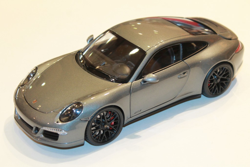 PORSCHE 911 CARRERA 4 GTS GRIS SCHUCO 2015 1/18°