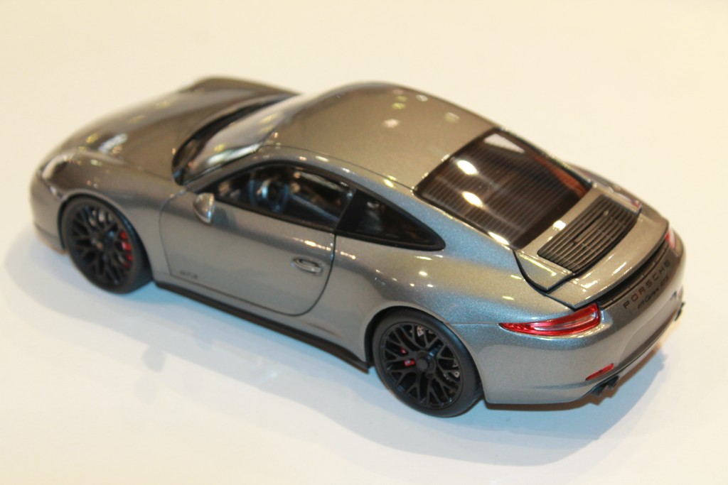 PORSCHE 911 CARRERA 4 GTS GRIS SCHUCO 2015 1/18°