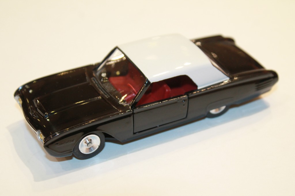 FORD THUNDERBIRD NOIR SOLIDO 1/43°