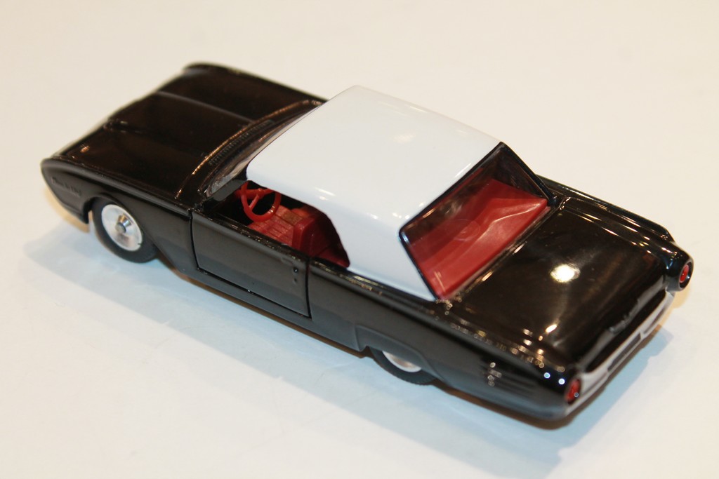 FORD THUNDERBIRD NOIR SOLIDO 1/43°