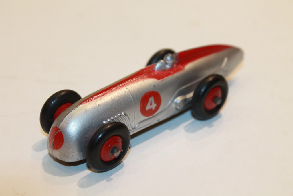 AUTO DE COURSE ROUGE DINKY TOYS 1/43°