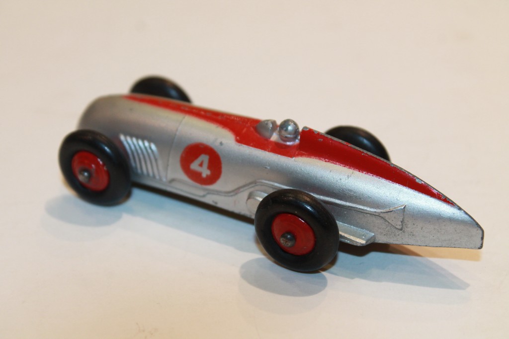 AUTO DE COURSE ROUGE DINKY TOYS 1/43°