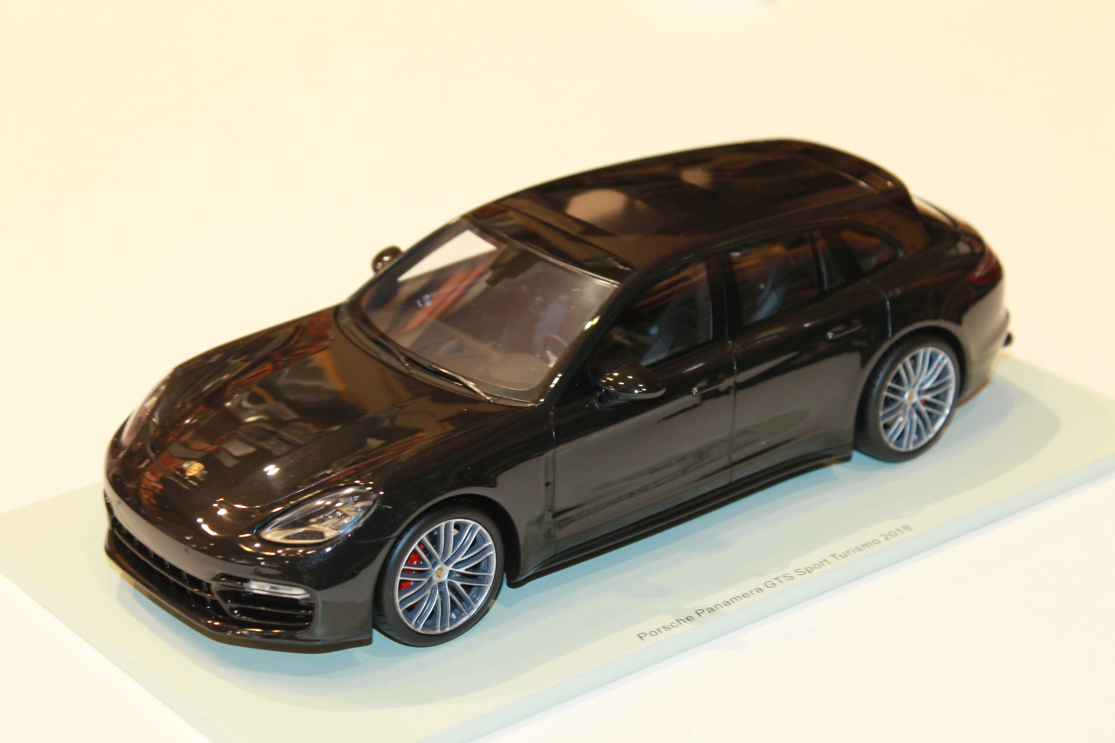 PORSCHE PANAMERA GTS SPORT TURISMO NOIR 2018 SPARK 1/18°