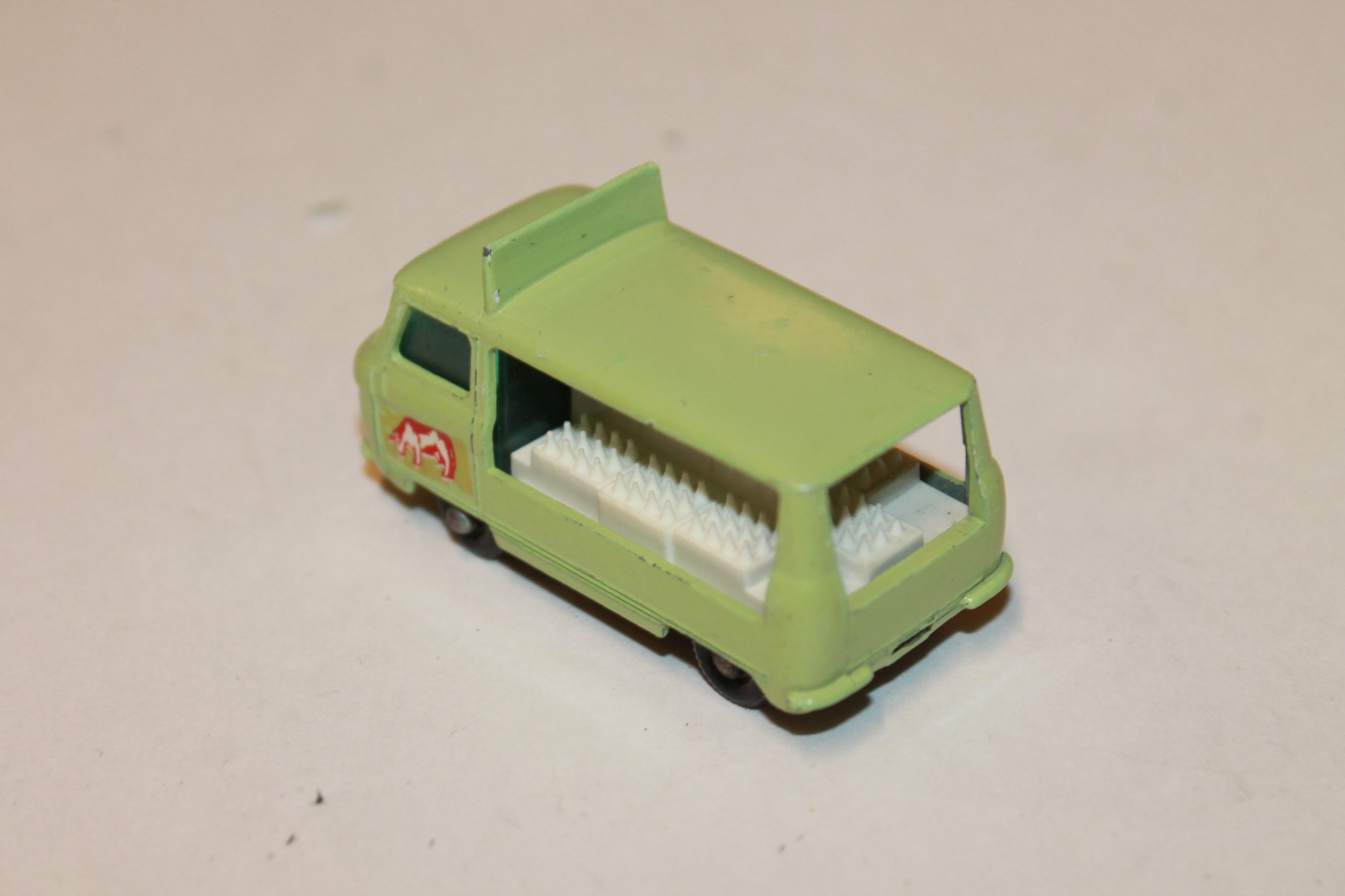 CAMION LAITIER "MILK" LESNEY 1/72°