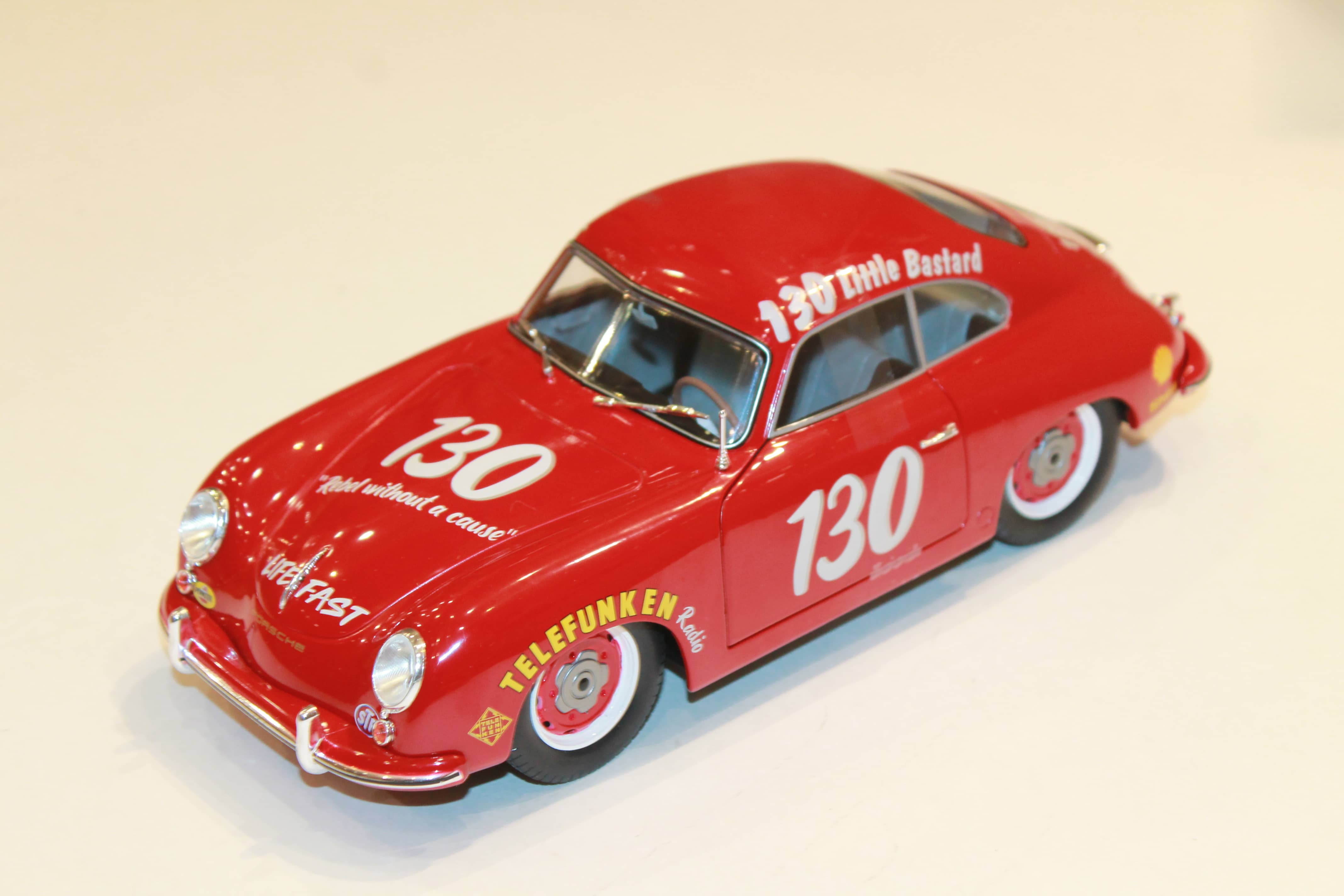 VOITURE AUX COULEURS DE J.DEAN