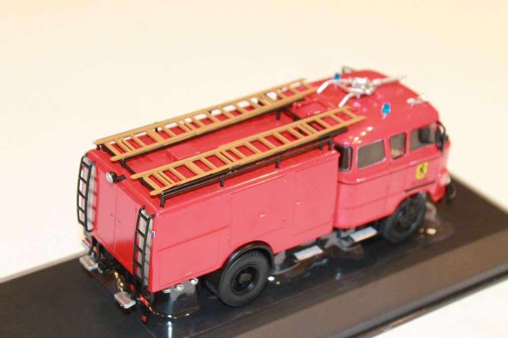 IFA W50 FEUERWEHR STADT SONNEBERG IXO 1/43°