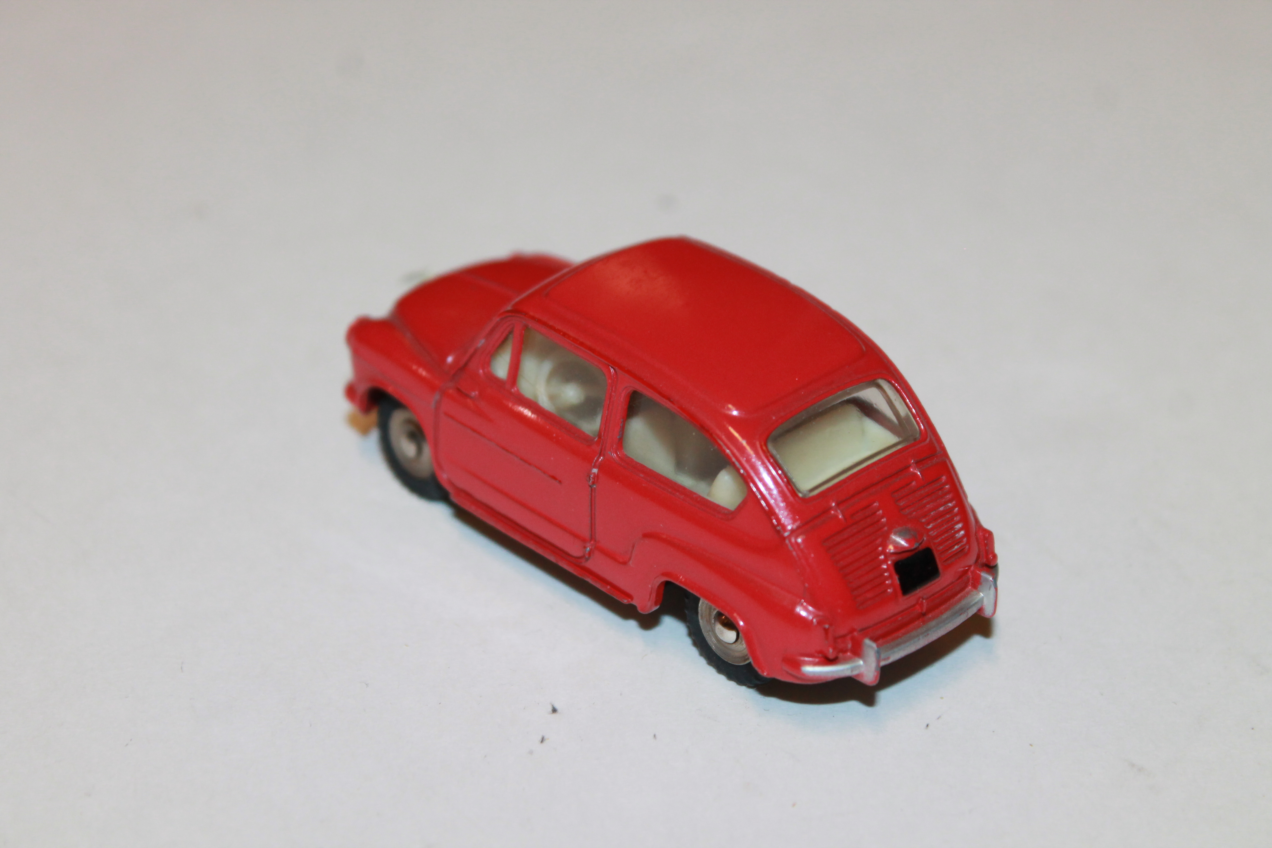 FIAT 600 ROUGE DINKY TOYS 1/43°