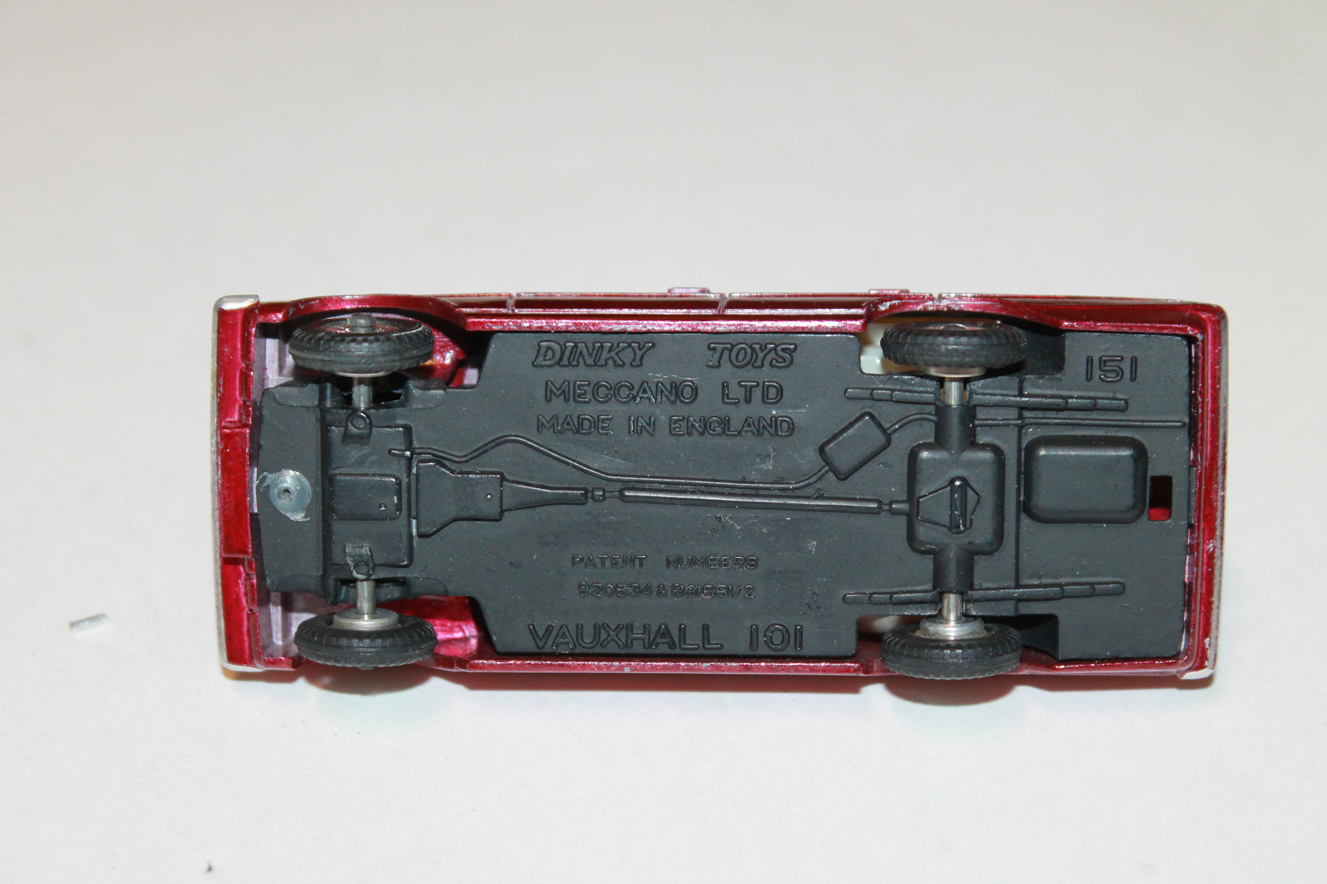 VAUXALL 101 ROUGE DINKY TOYS 1/43°