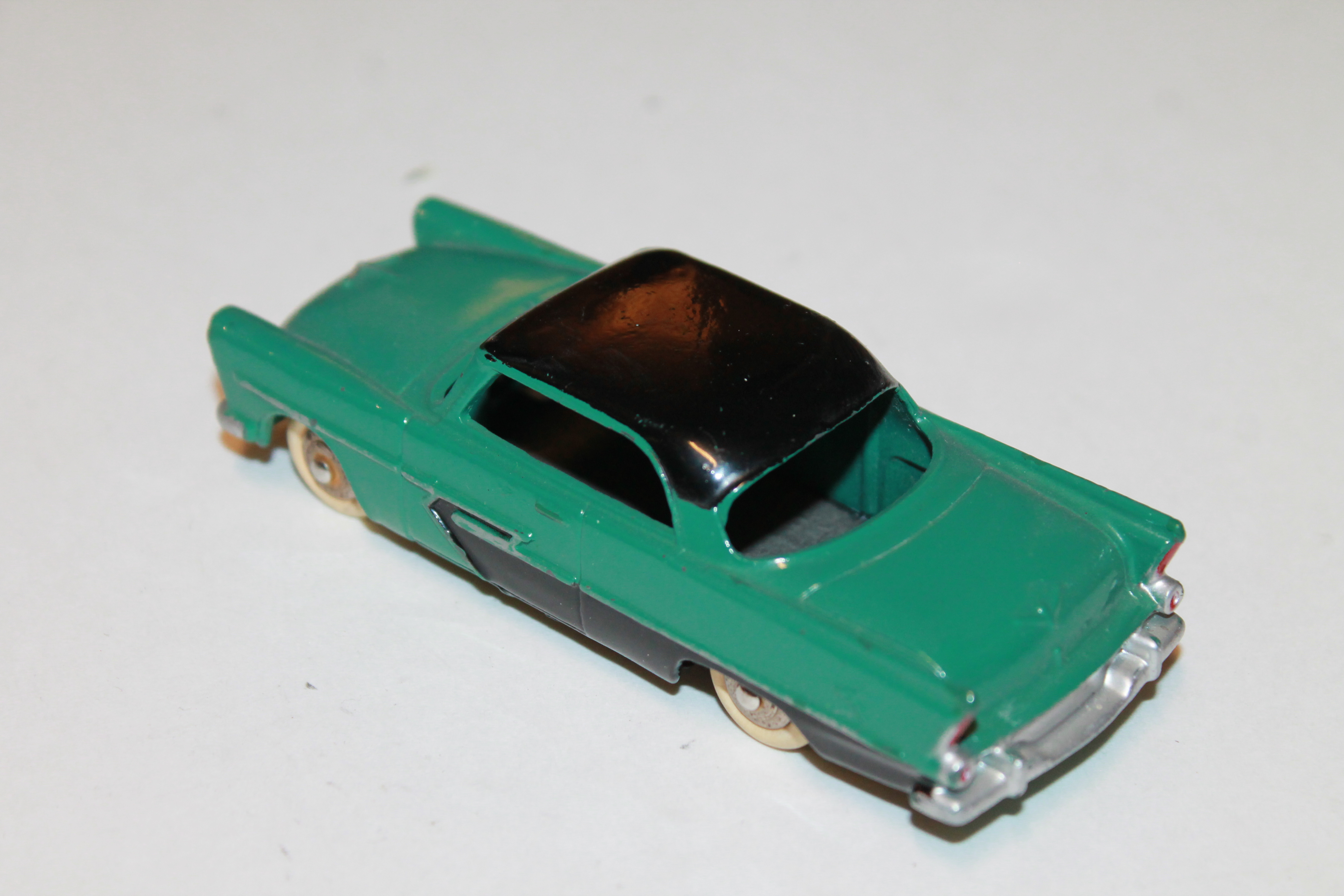 PLYMOUTH BELVEDERE VERTE DINKY TOYS 1/43°