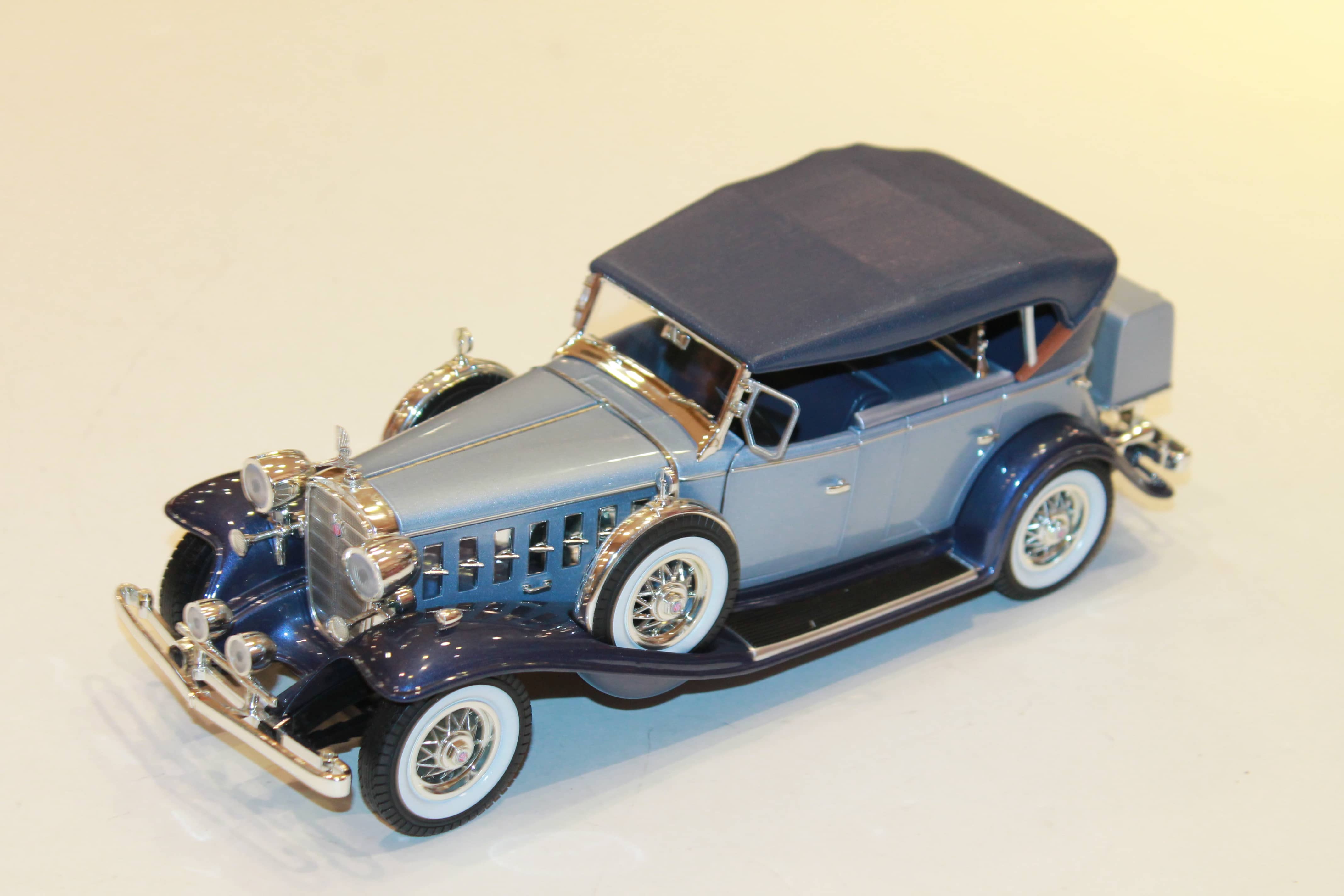 CADILLAC V16 SPORT PHAETON BLEU 1932 AUTO WORLD 1/18°