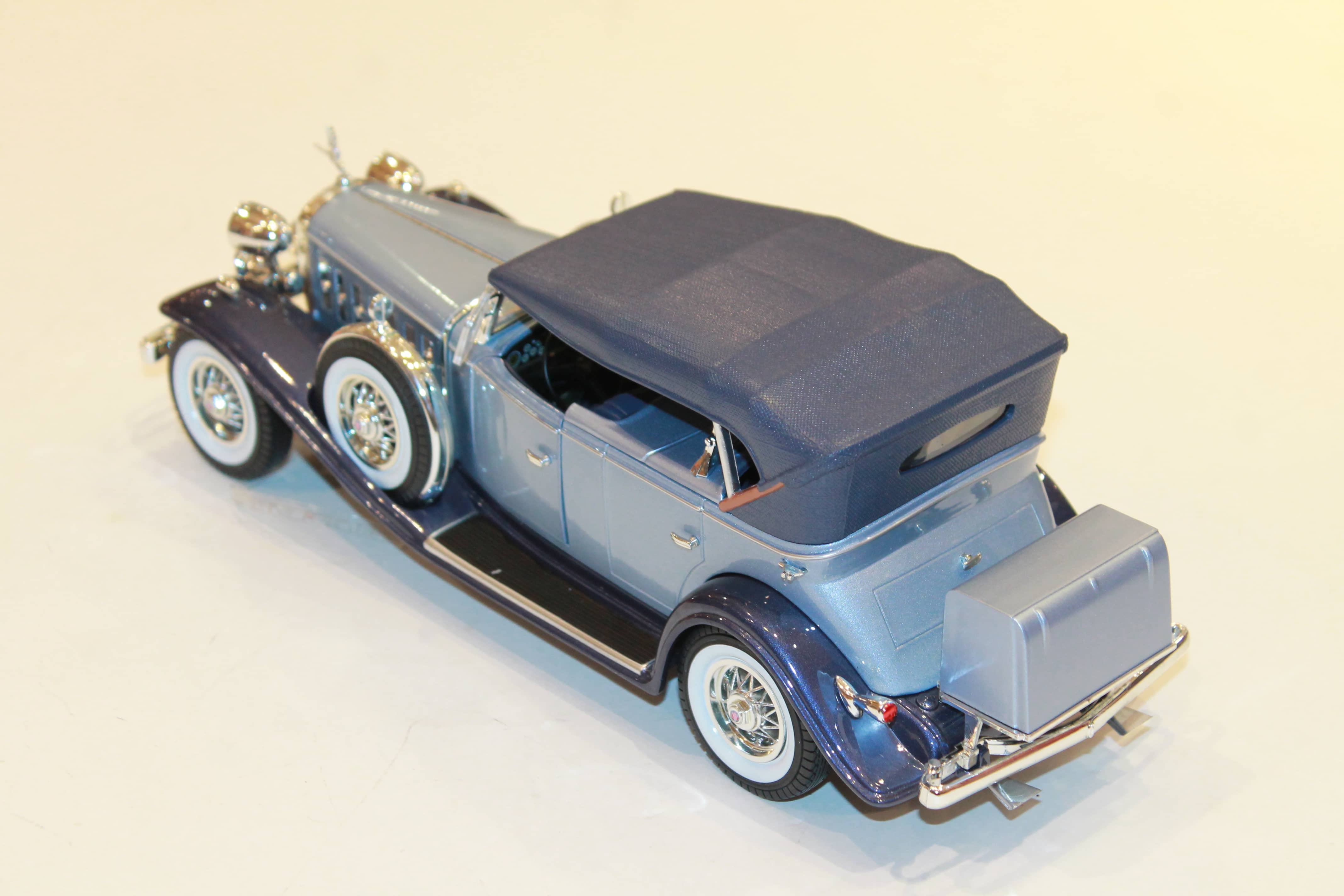 CADILLAC V16 SPORT PHAETON BLEU 1932 AUTO WORLD 1/18°