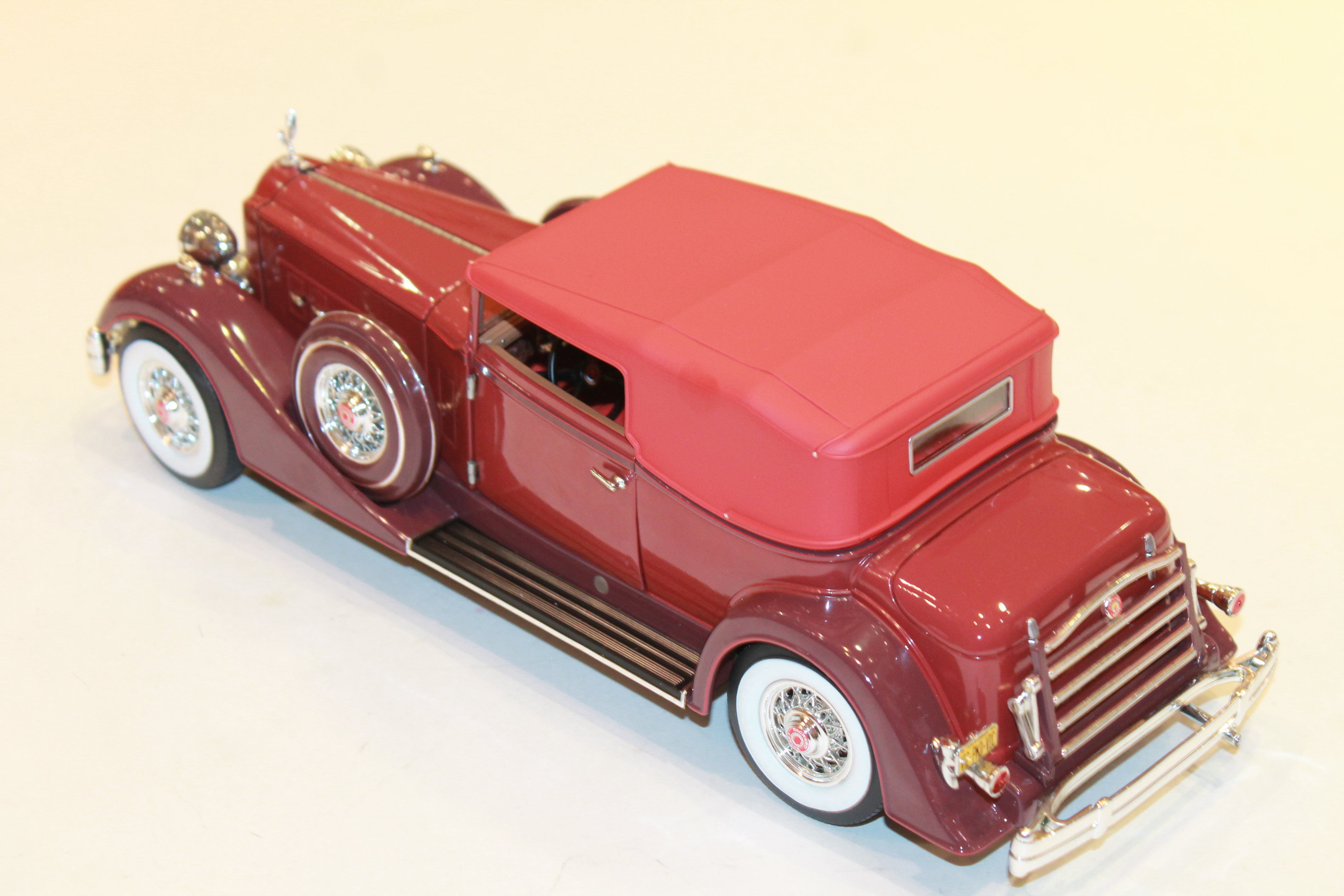 PACKARD V12 VICTORIA ROUGE 1934 AUTO WORLD 1/18°