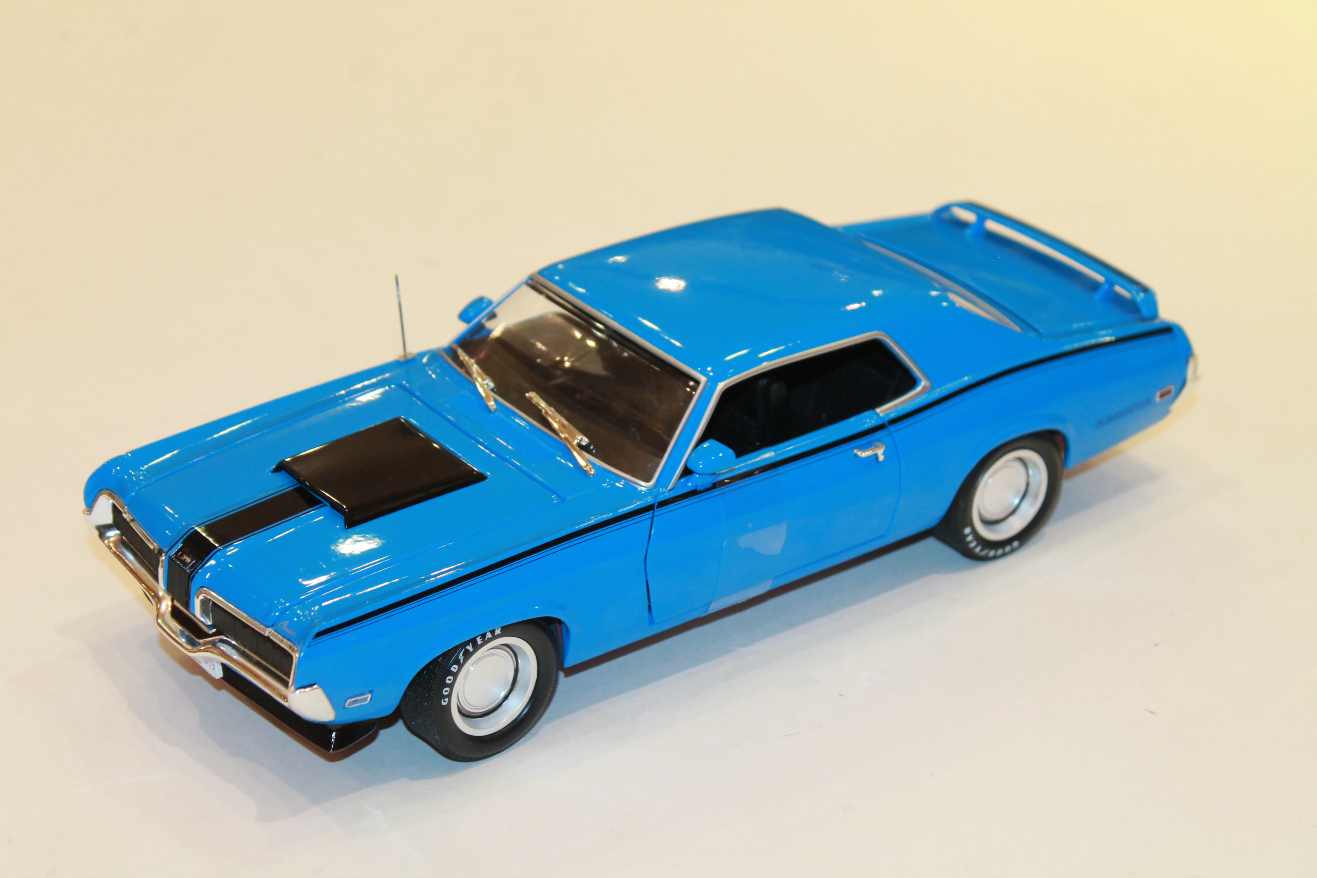 MERCURY COUGAR ELIMINATOR BLEU 1970 AUTO WORLD 1/18°