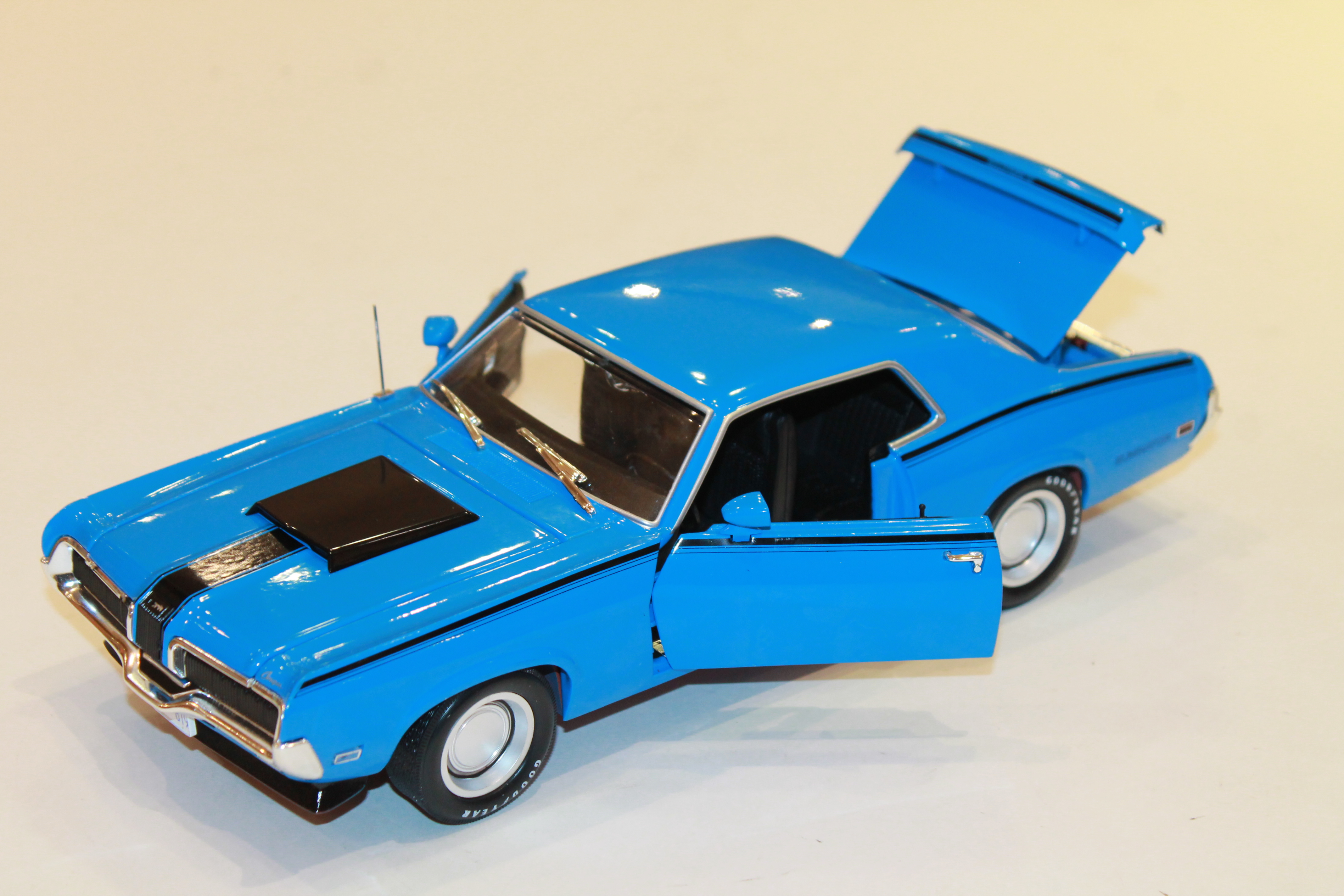 MERCURY COUGAR ELIMINATOR BLEU 1970 AUTO WORLD 1/18°
