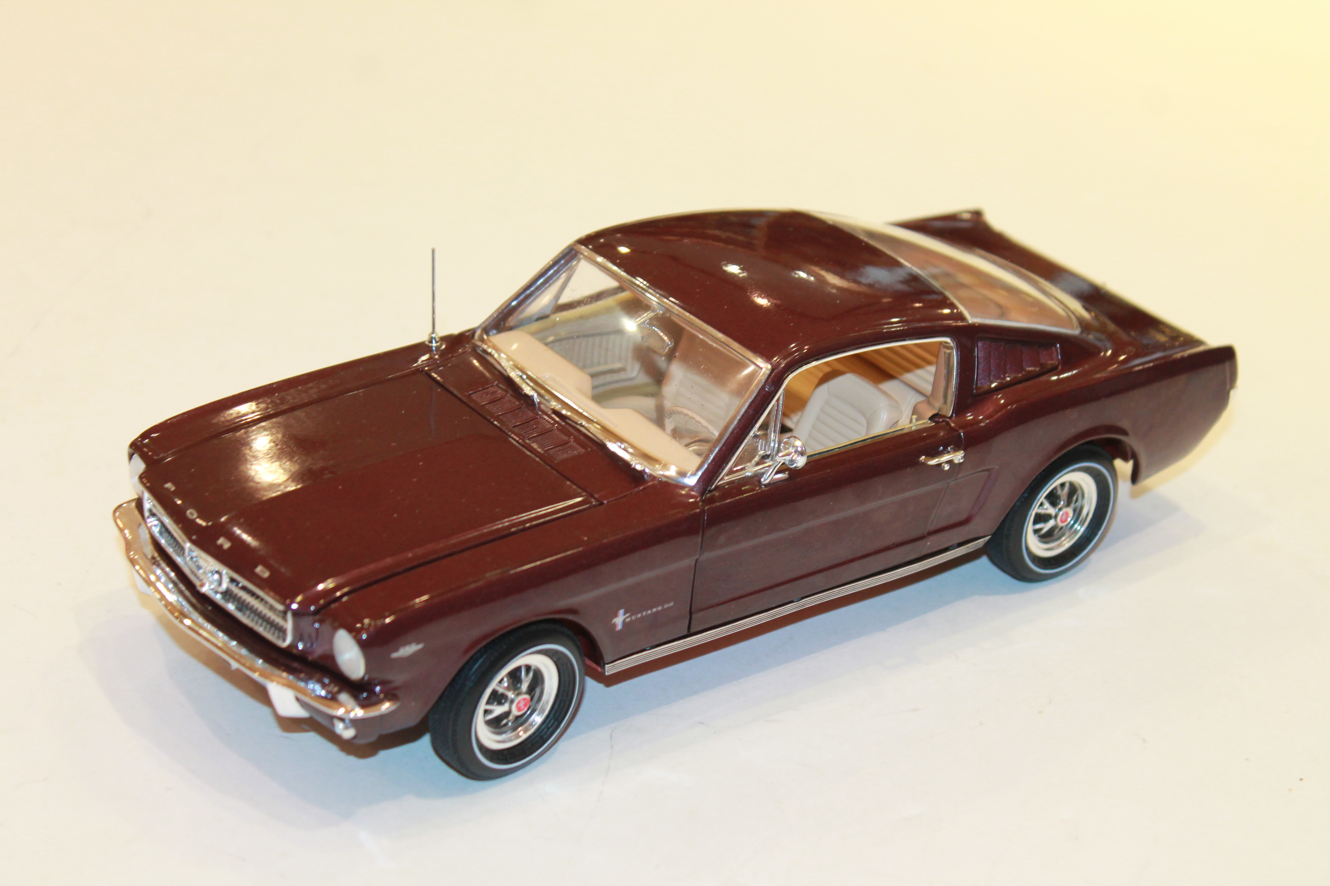 FORD MUSTANG 2+2 AUTO WORLD 1/18°