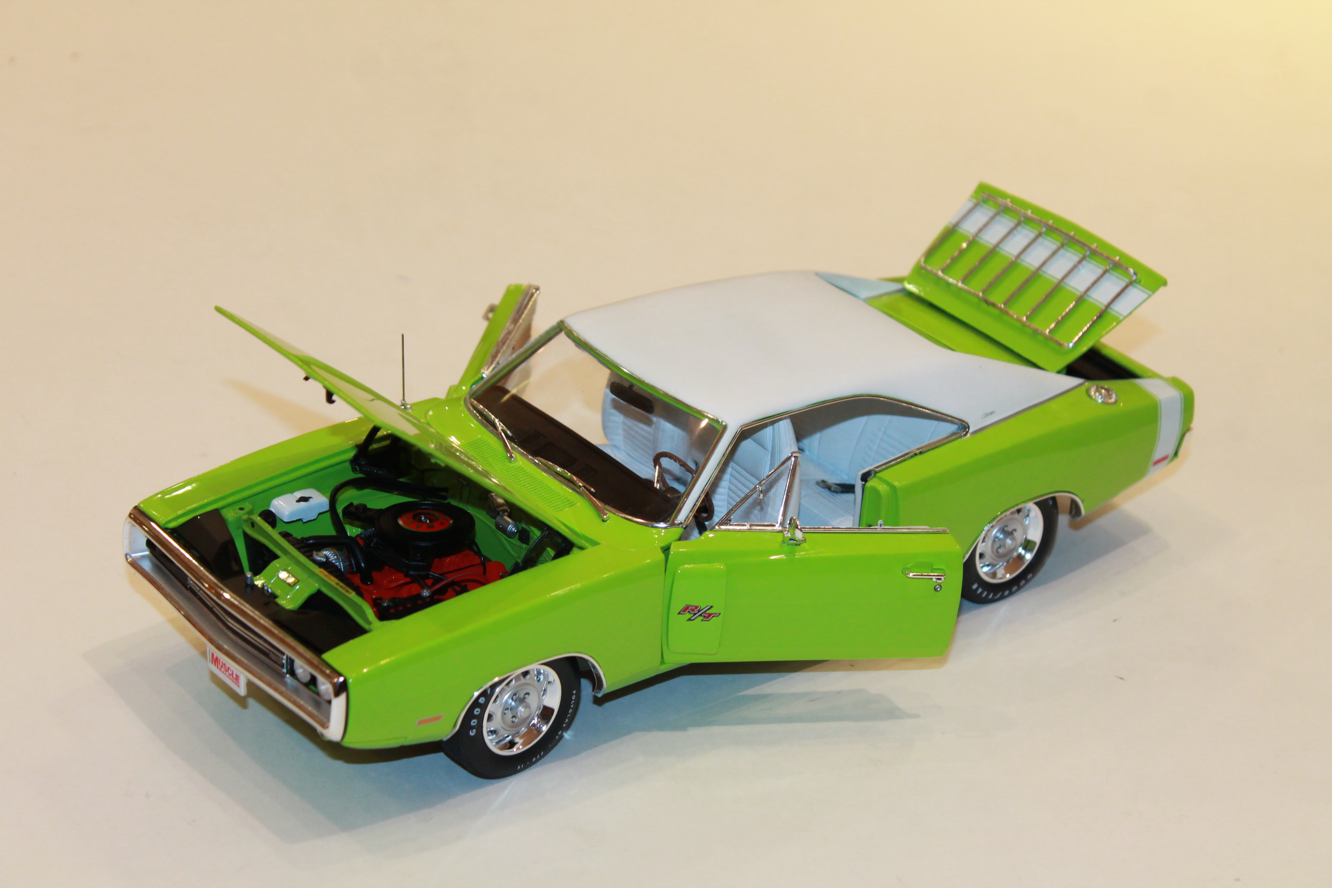 DODGE CHARGER R/T AUTO WORLD 1/18°