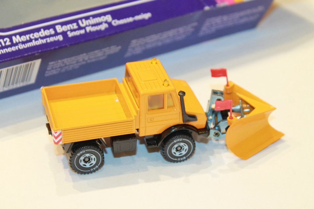MERCEDES BENZ SNOW PLOUGH SIKU 1/55°