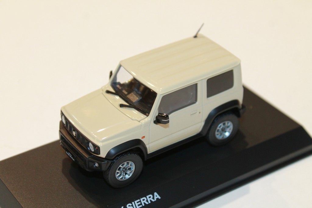 SUZUKI JIMNY SIERRA KYOSHO 1/43°