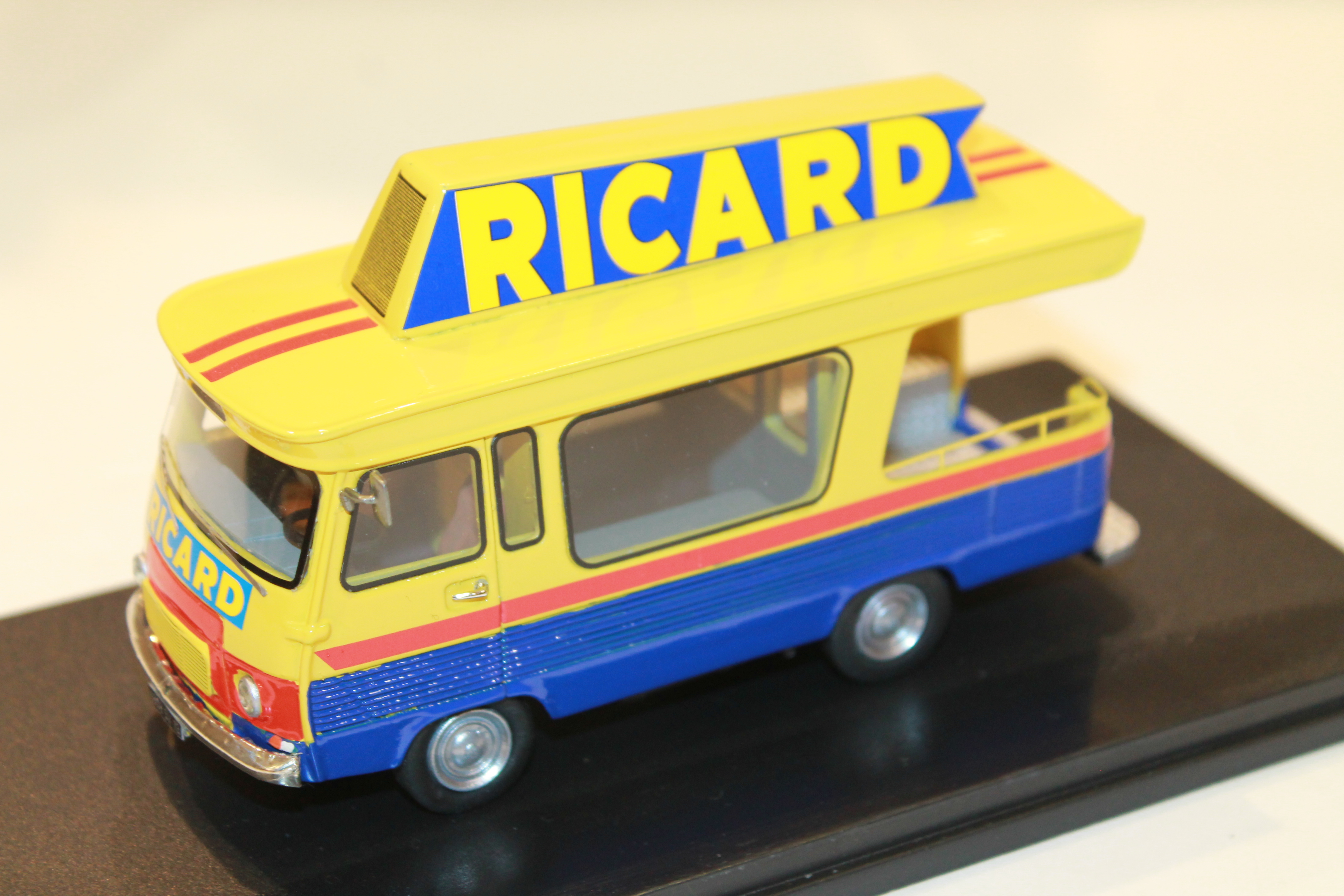 PEUGEOT J7 RICARD MINIATURES LYON/PERFEX 1/43°