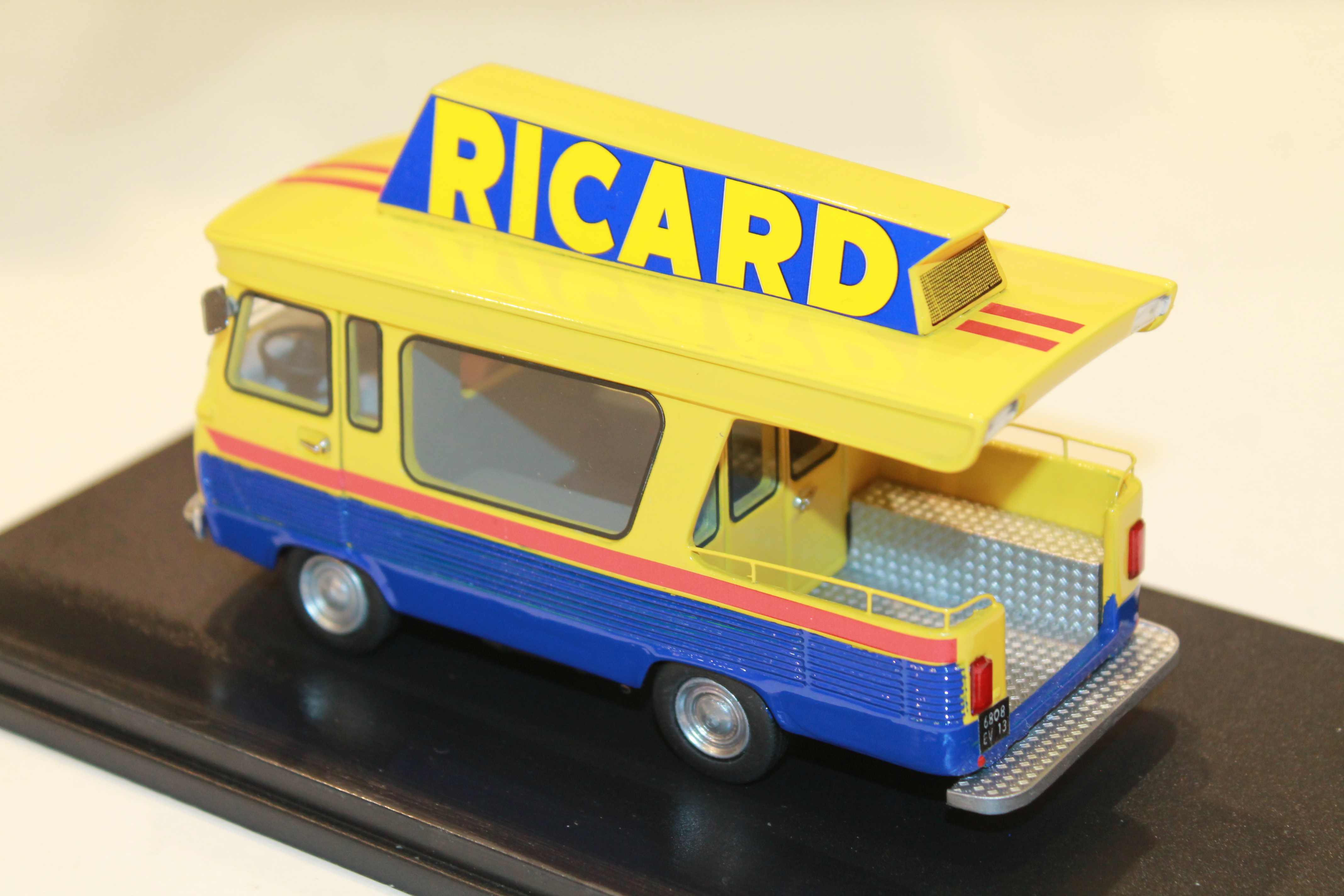 PEUGEOT J7 RICARD MINIATURES LYON/PERFEX 1/43°