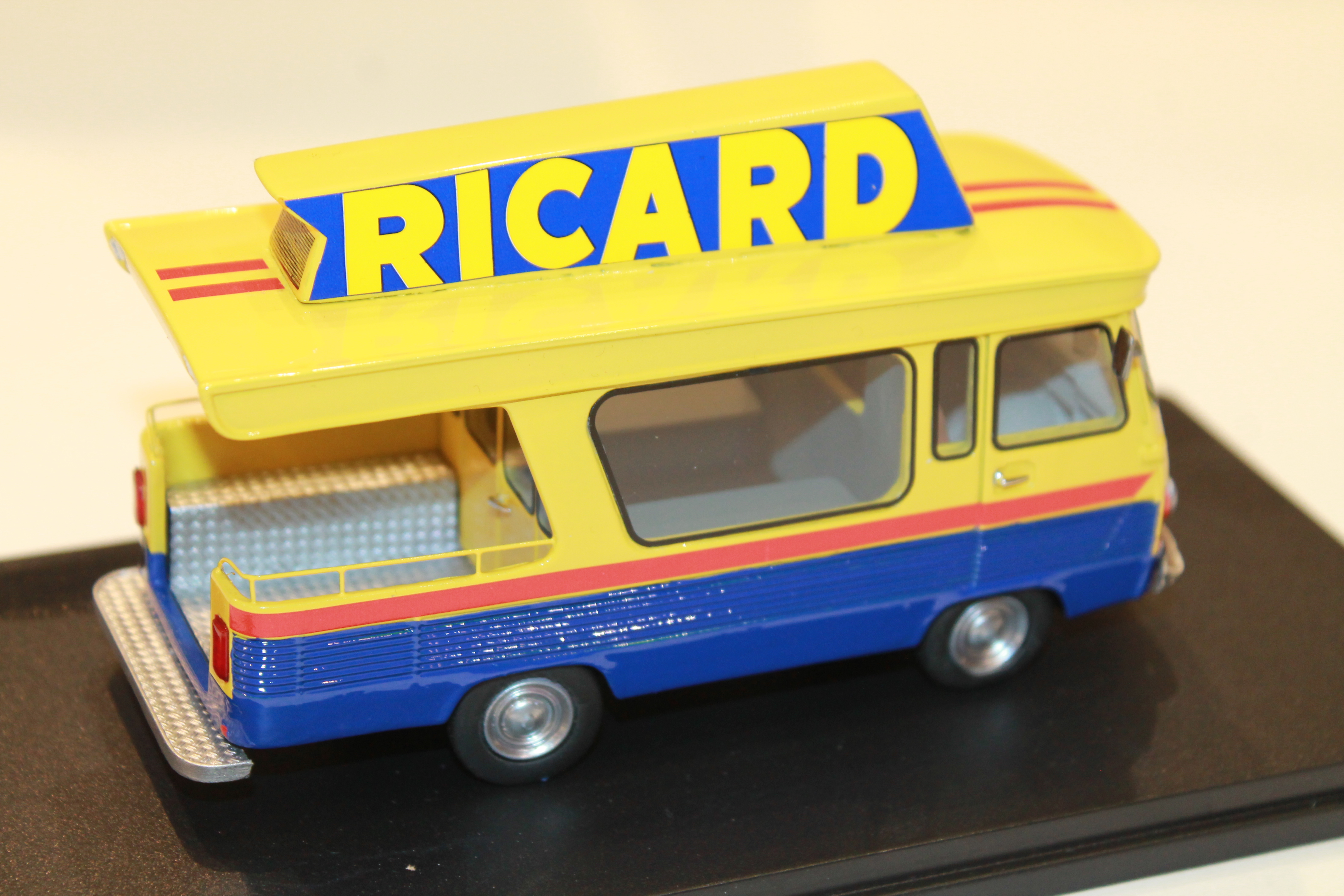 PEUGEOT J7 RICARD MINIATURES LYON/PERFEX 1/43°