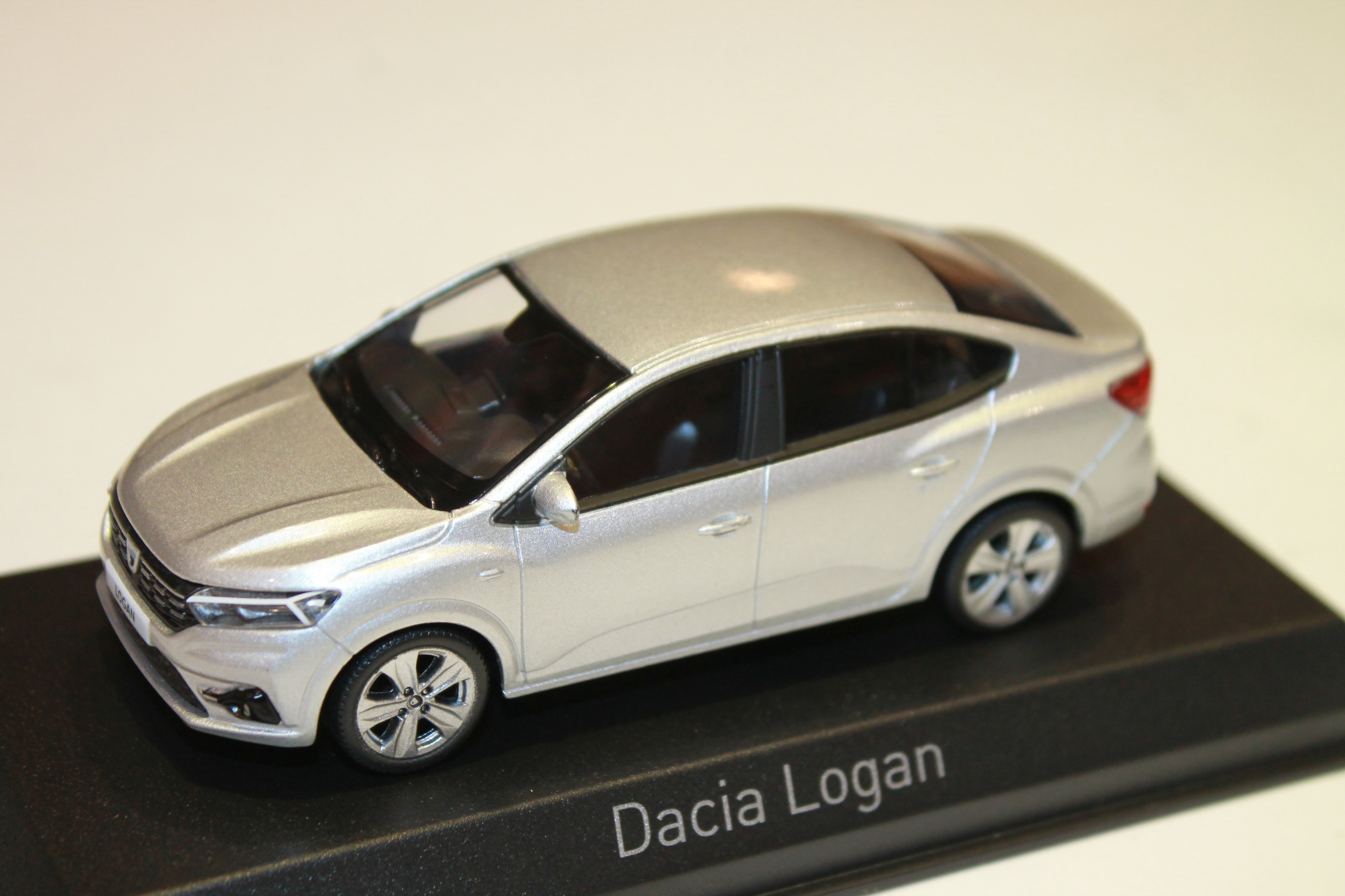 DACIA LOGAN 2021 GRIS NOREV 1/43