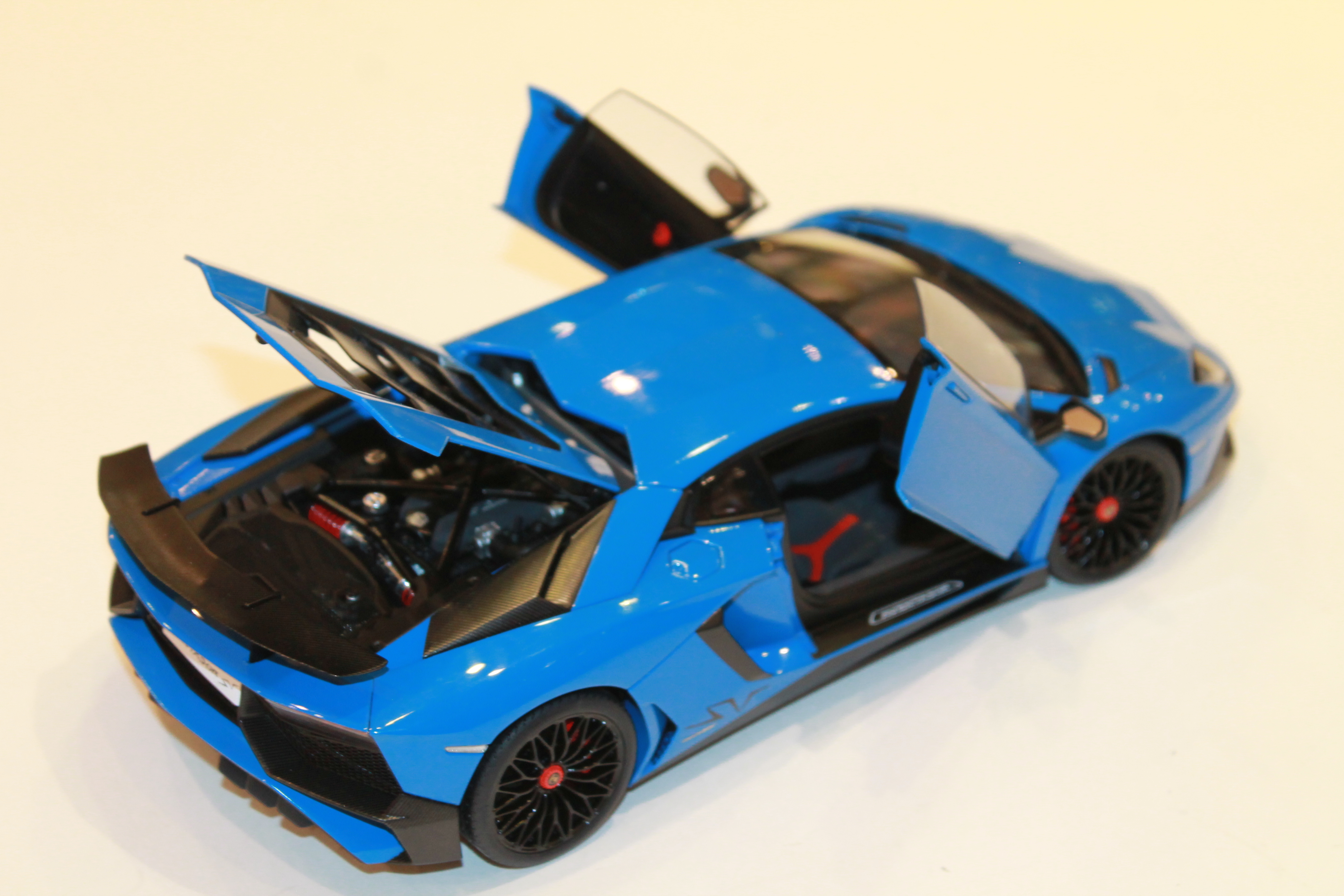 LAMBORGHINI AVENTADOR LP750-4 SV BLEU AUTOART 1/18°