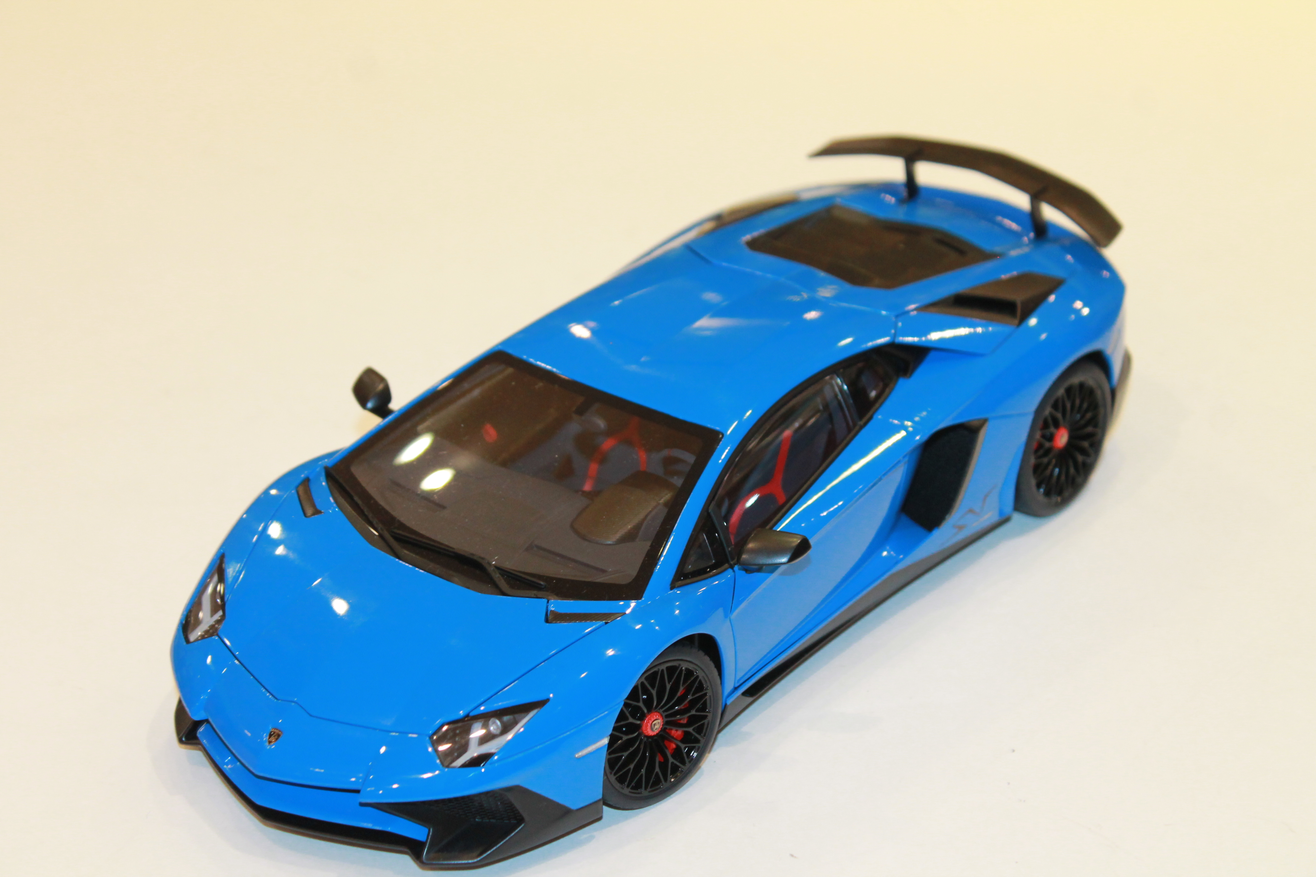 LAMBORGHINI AVENTADOR LP750-4 SV BLEU AUTOART 1/18°