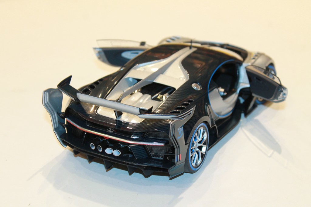 BUGATTI VISION GRAN TURISMO AUTOART 1/18°