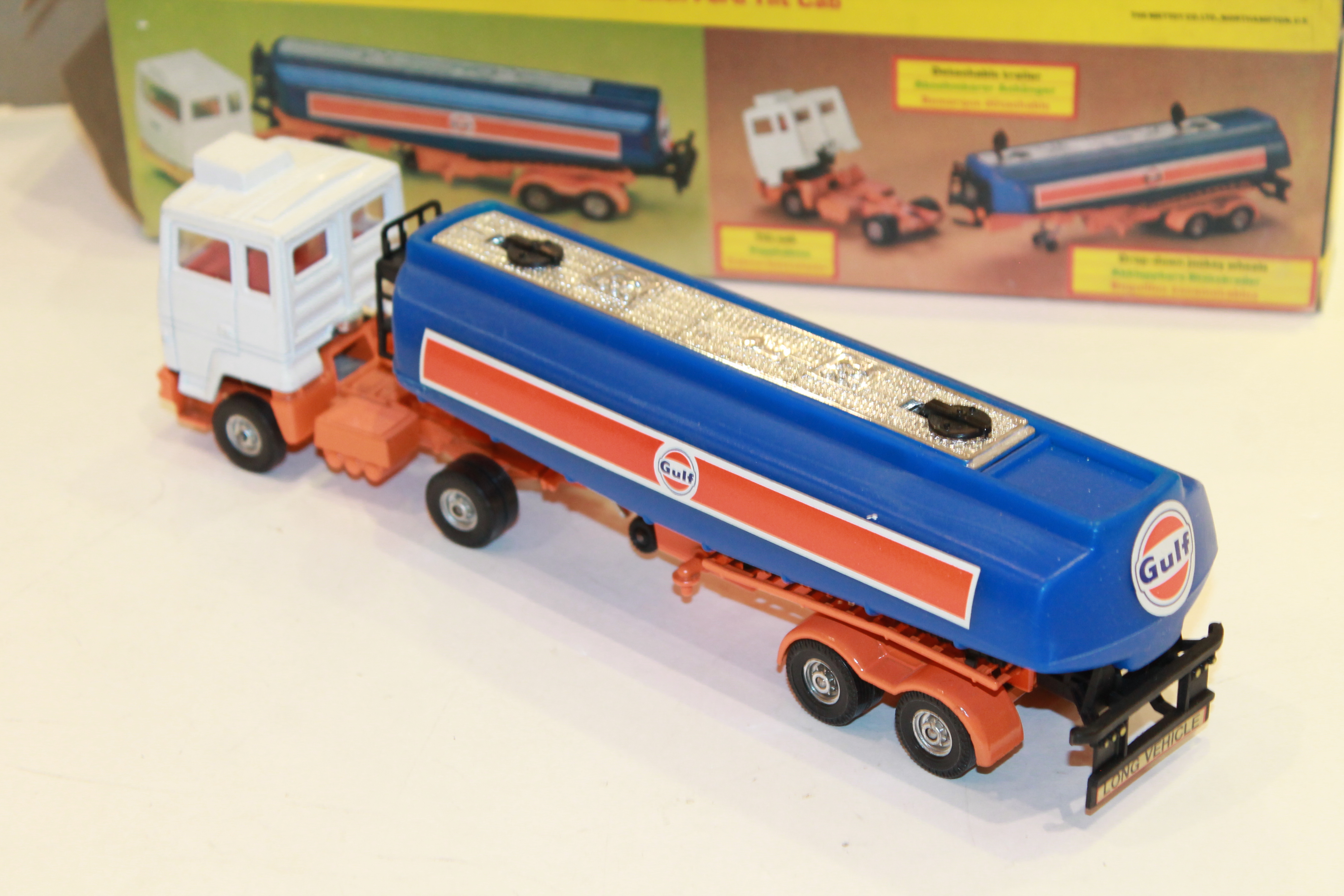 GULF PETROL TANKER WITH FORD TILT CAB CORGI 1/43°