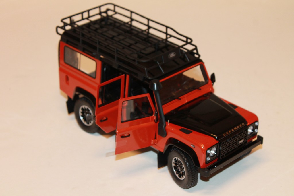 LAND ROVER DEFENDER 110 ALMOSTREAL 1/18°