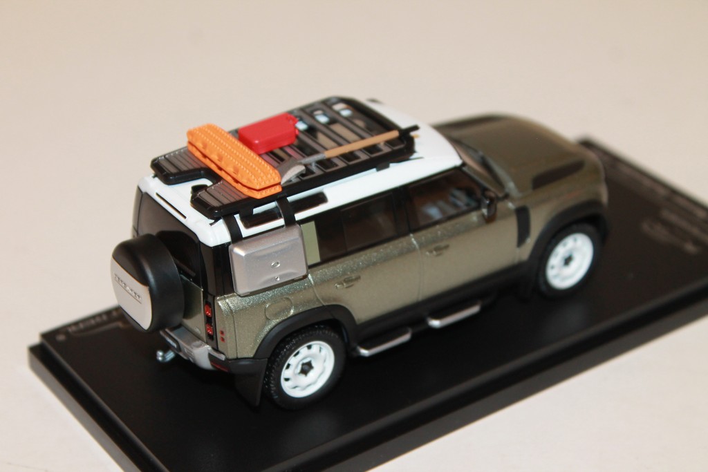 LAND ROVER DEFENDER 110 VERT/KAKI ALMOSTREAL 1/43°