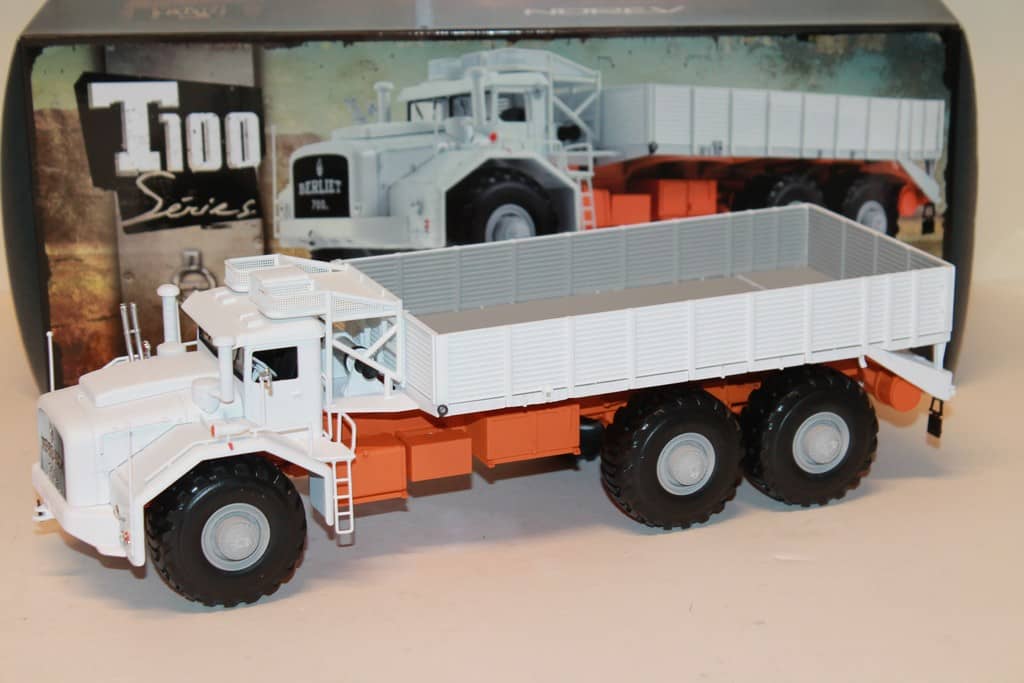 Miniature Camion BERLIET T100 n°4 avec livret et DVD NOREV NOREV690032 | Collect World