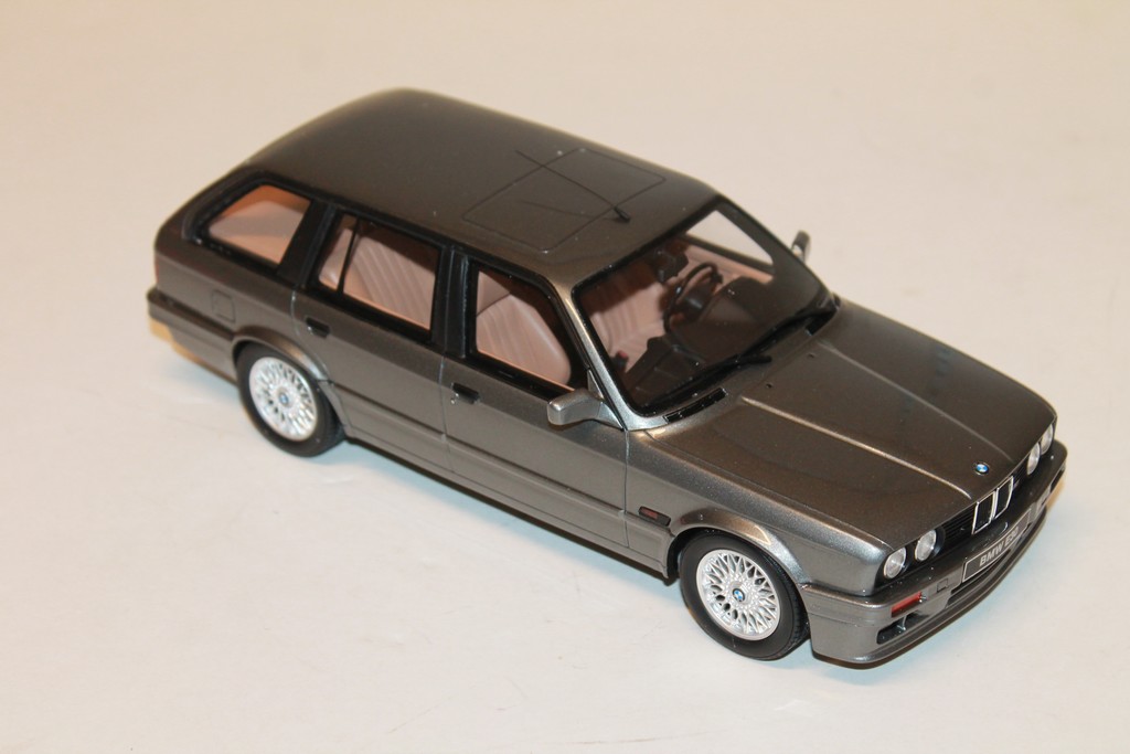 Bmw 325I Touring E30 1990 Ottomobile 1/18°