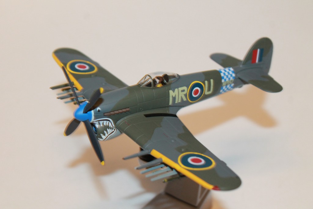 HAWKER TYPHOON CORGI 1/72°