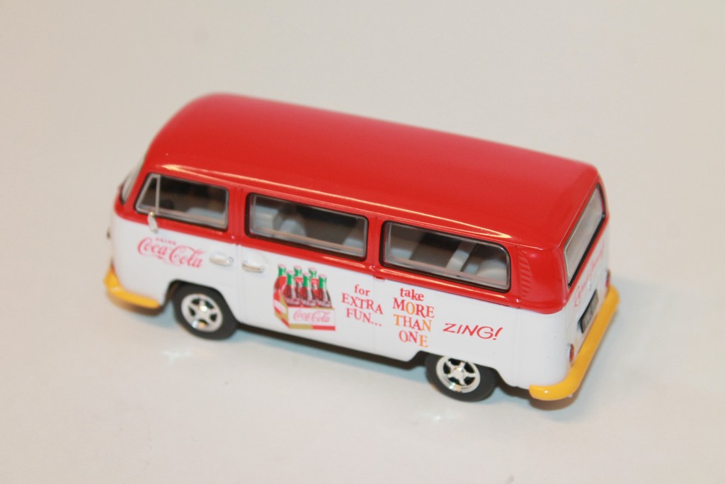 VOLKSWAGEN T2a CAMPERVAN COCA-COLA "ZING" CORGI 1/43°