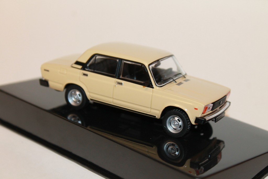 LADA 2105 1981 IXO 1/43°