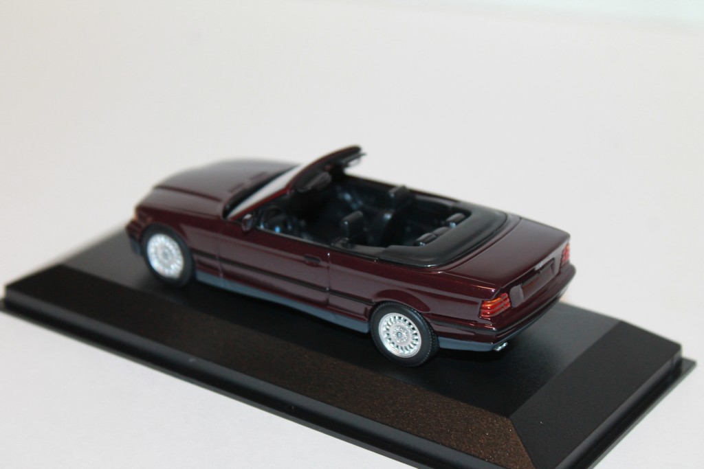 BMW SERIE 3 E36 CABRIOLET VIOLETTE 1993 MAXICHAMPS 1/43°