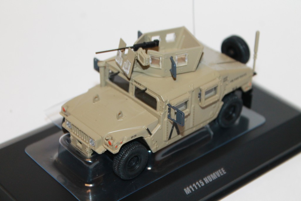 AM GENERAL M1115 HUMVEE MILITARY POLICE SOLIDO 1/48°