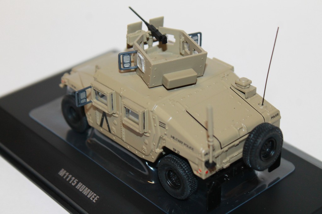 AM GENERAL M1115 HUMVEE MILITARY POLICE SOLIDO 1/48°